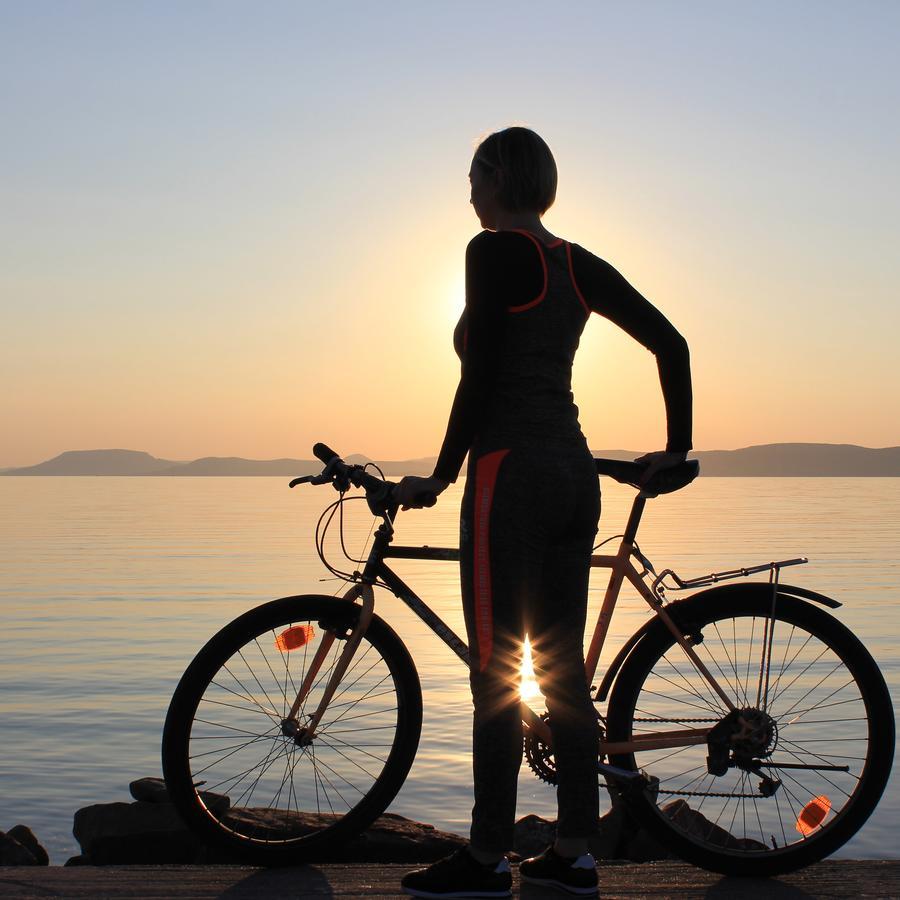 Blue Bike Hostel Balatonszemes Ngoại thất bức ảnh